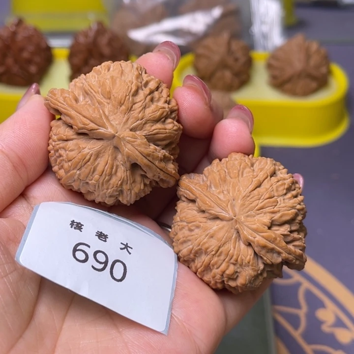 文玩核桃把件白狮子43.690
