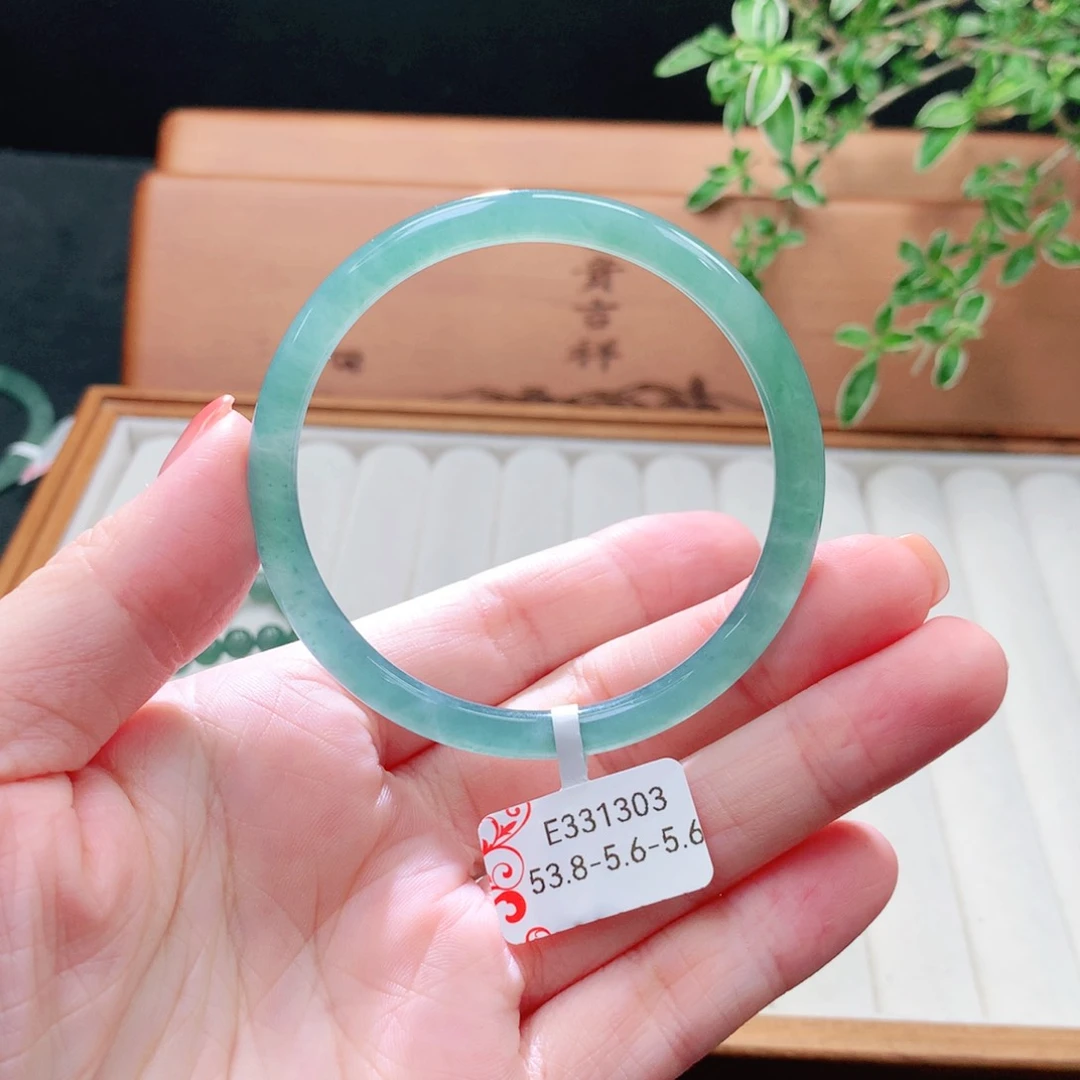 未镶嵌手镯（圆镯）翡翠