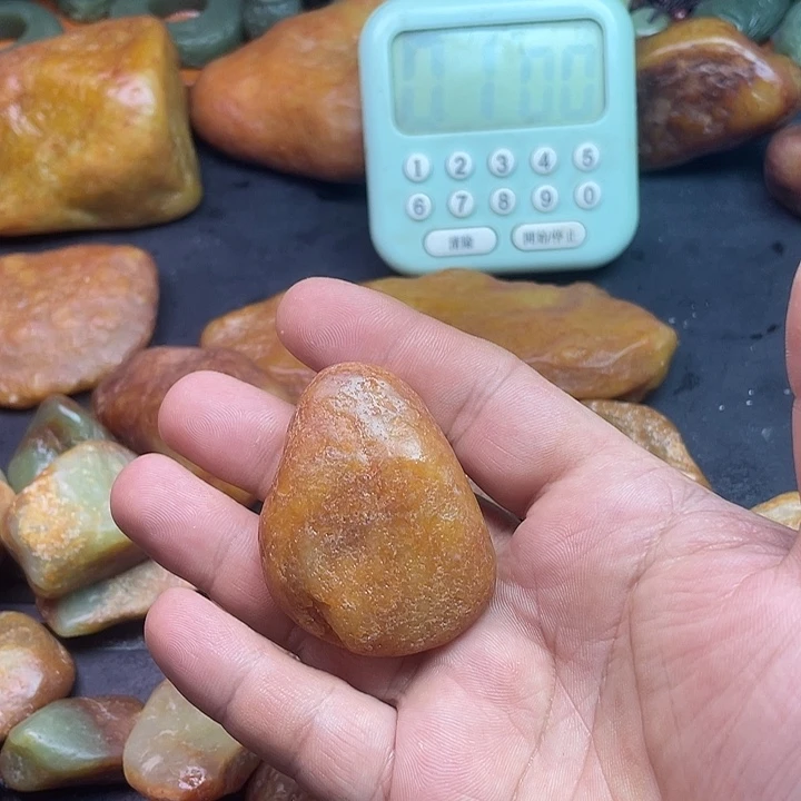 岫岩老玉（透闪石质玉）未镶嵌挂件嘻*