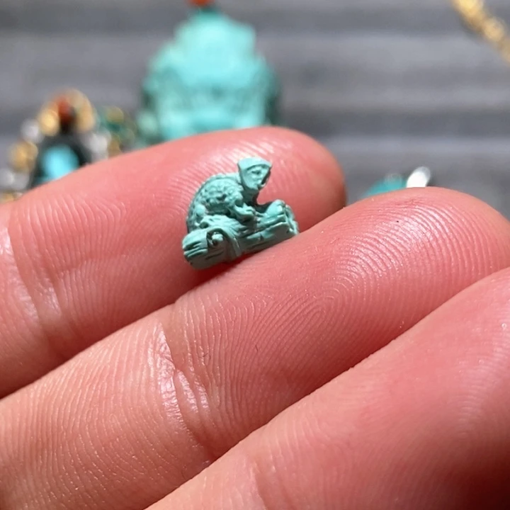 绿松石颈饰未镶嵌