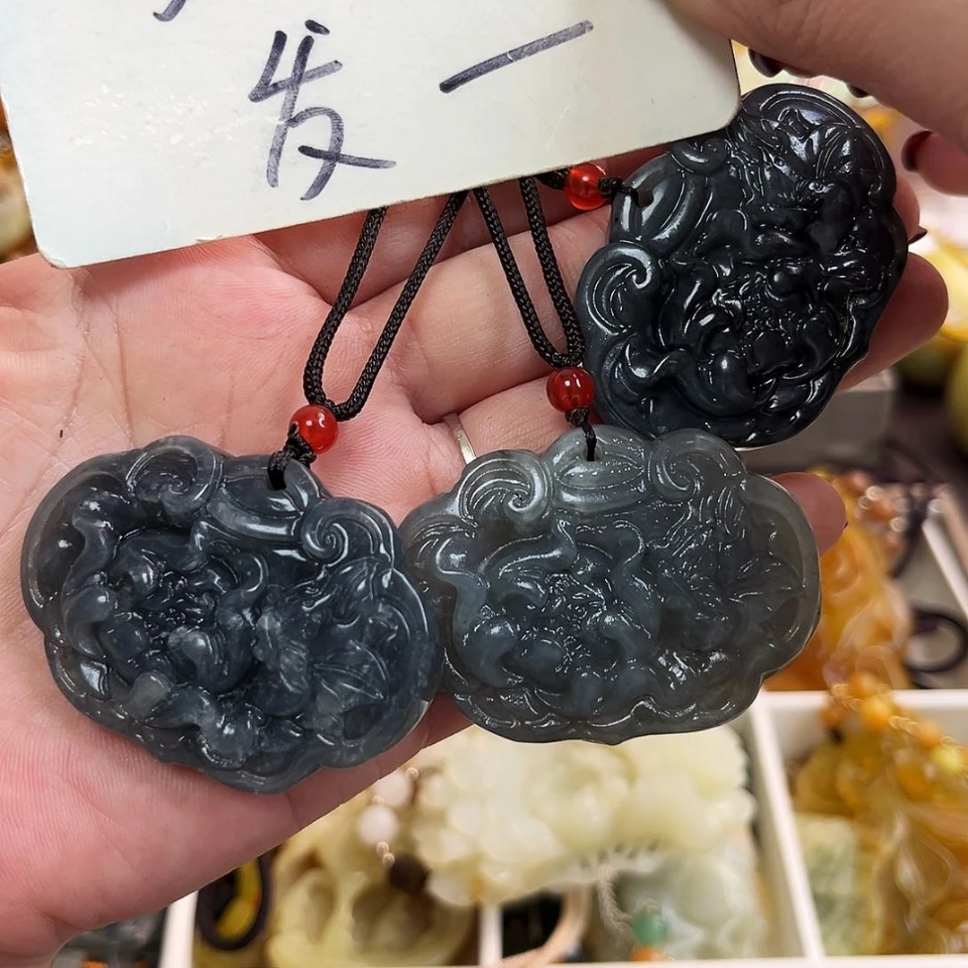 蛇纹石玉颈饰未镶嵌