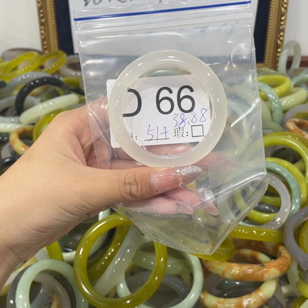 未镶嵌蛇纹石玉颈饰?***e