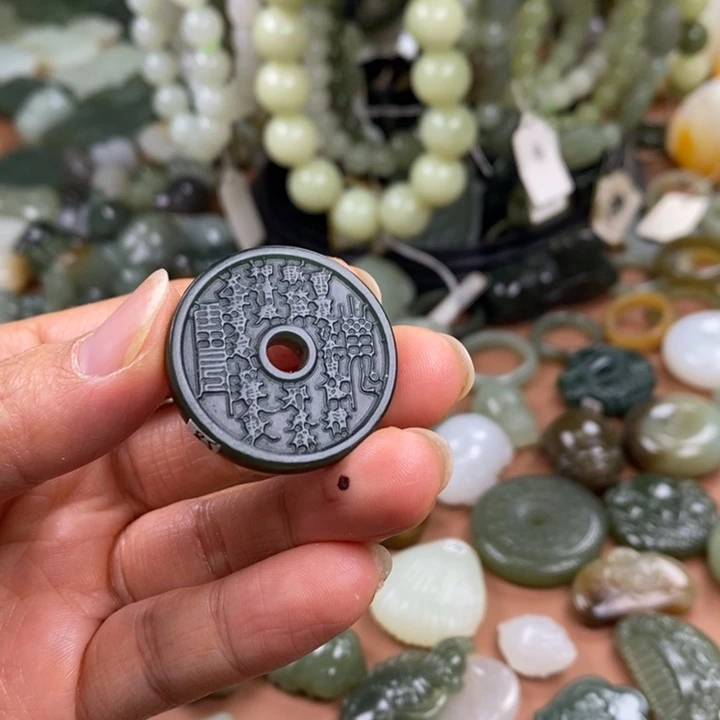 和田玉未镶嵌颈饰予