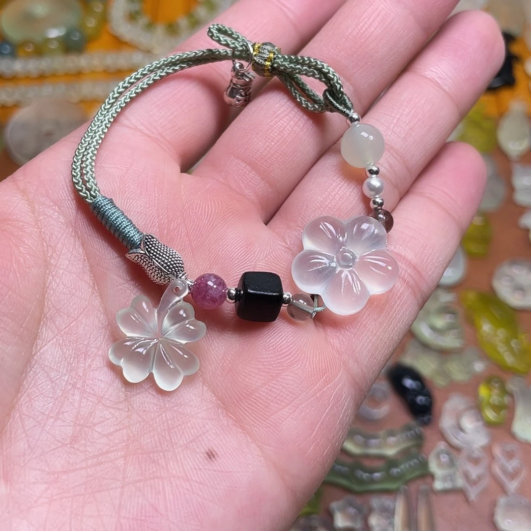 蛇纹石玉吊坠未镶嵌哎***?