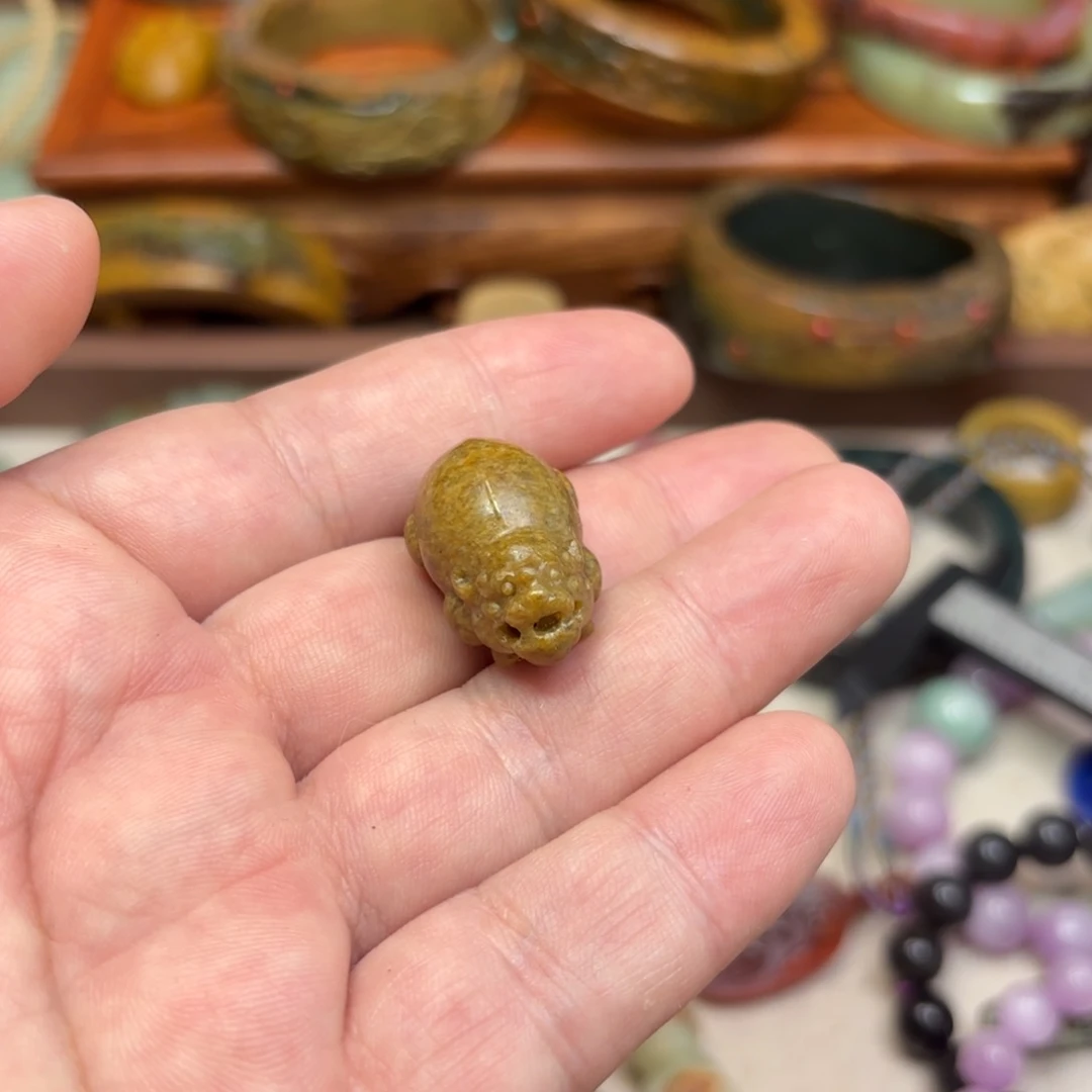 不***埃岫岩河磨玉（透闪石质玉）未镶嵌颈饰
