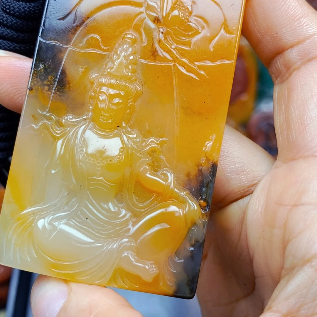 石英质玉（黄龙玉）未镶嵌颈饰