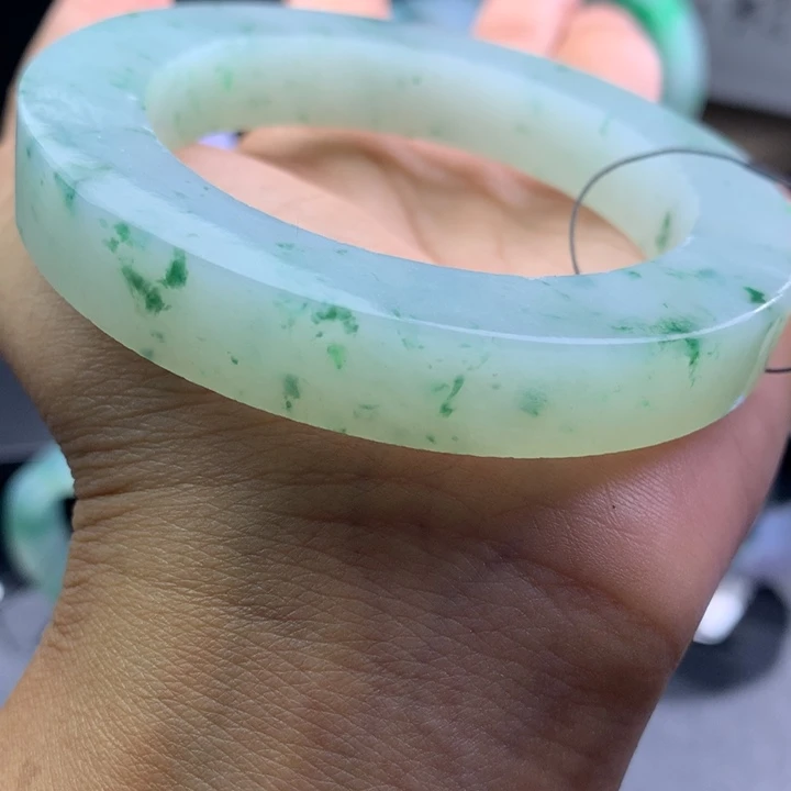 定制翡翠未镶嵌翡翠手镯