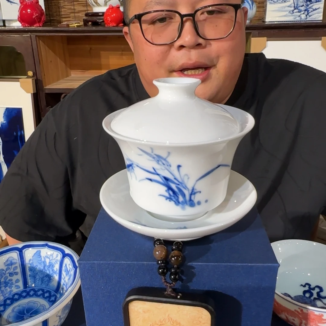 手绘青花兰花三才盖碗