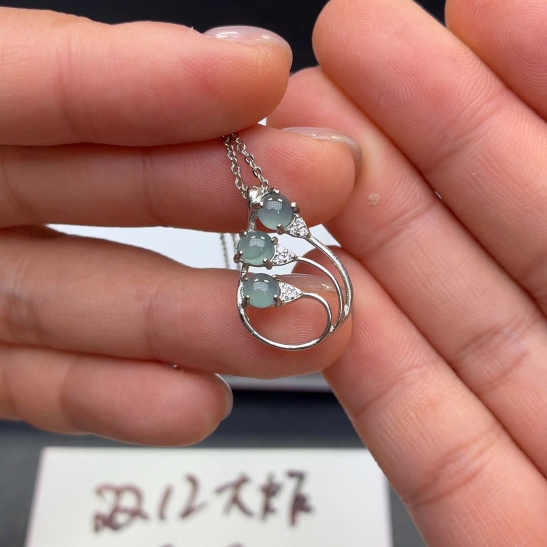 翡翠未镶嵌颈饰纹