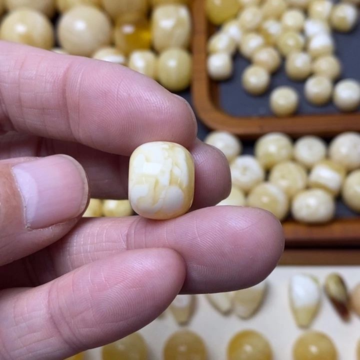 蜜蜡琥珀画未镶嵌得*