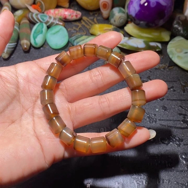 颈饰未镶嵌石英质玉