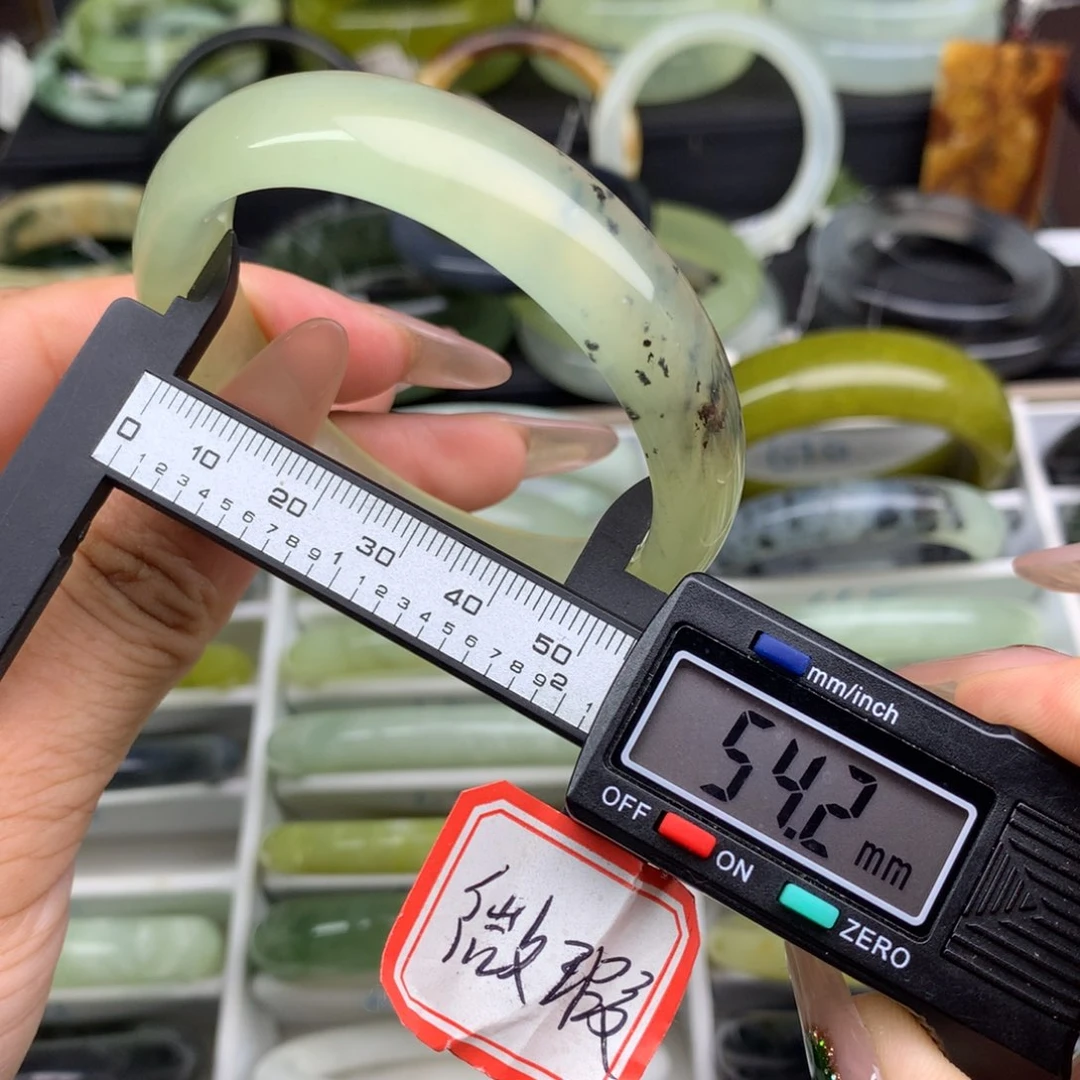 蛇纹石玉未镶嵌手镯646