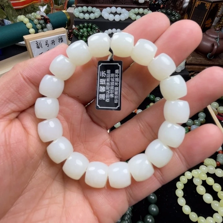 和田玉手串未镶嵌青*案
