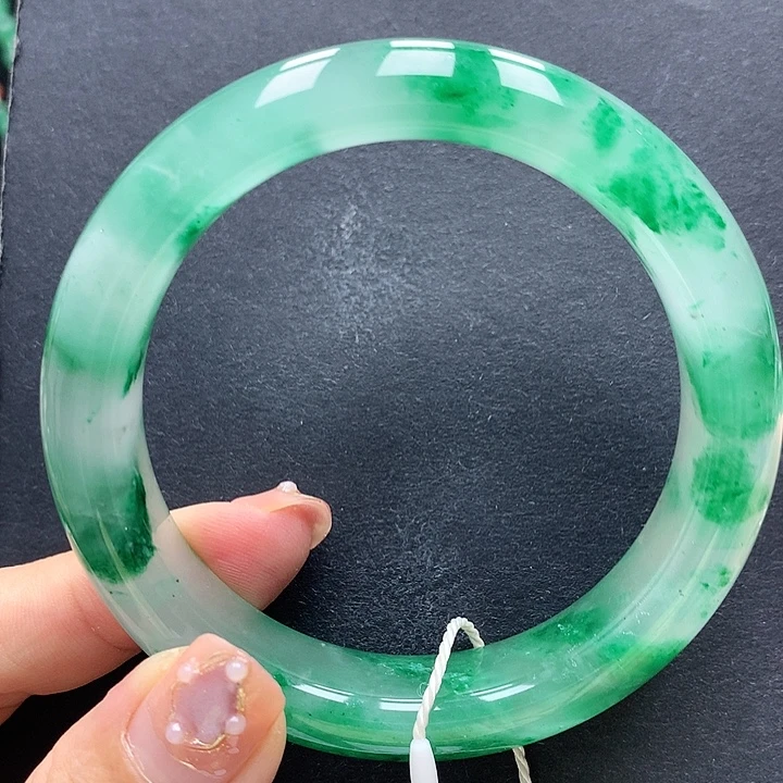 未镶嵌手镯石英质玉