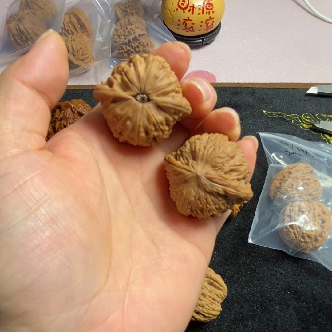 吊坠桃核磨盘狮子头100