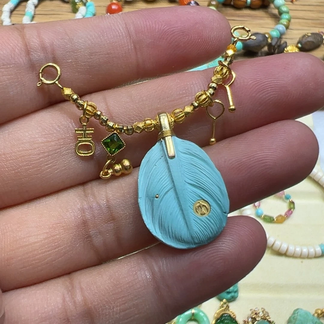 绿松石18K金镶嵌颈饰吊坠