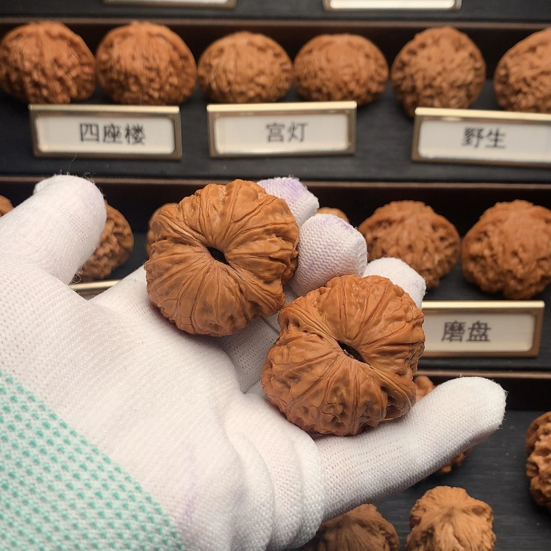 文玩核桃吊坠见*50号元宝42+