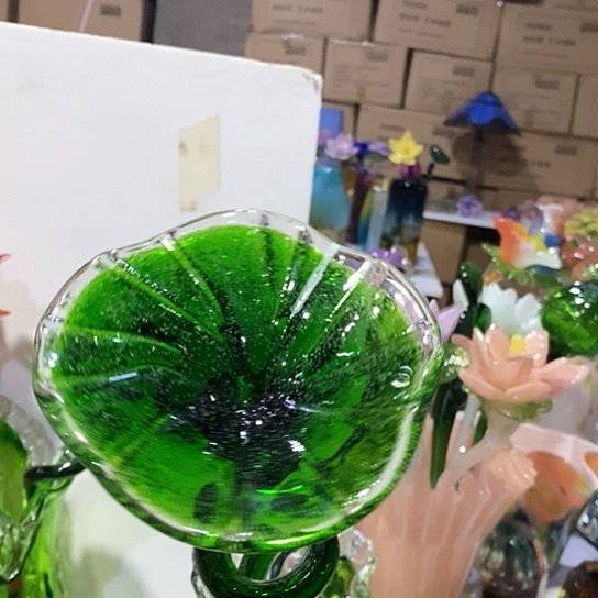 琉璃花瓶高45厘米宽9厘米