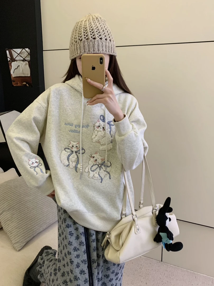3723（冬款）女装三只猫咪刺绣四色加绒连帽卫衣套头款
