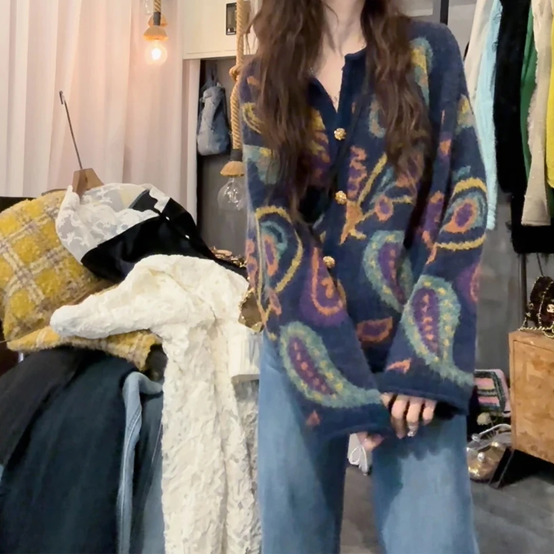 法式古着卷边开衫2024年秋冬新款气质显瘦时尚慵懒复古撞色花毛衣