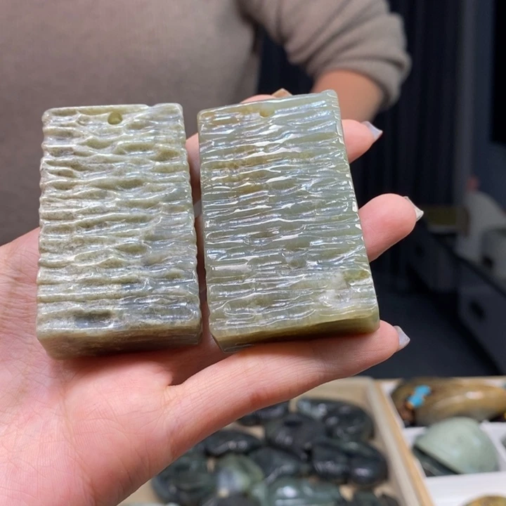 岫岩河磨玉（透闪石质玉）颈饰未镶嵌