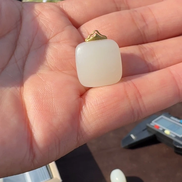 和田玉18K金镶嵌颈饰