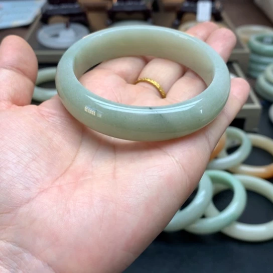 石英质玉手镯未镶嵌60.7