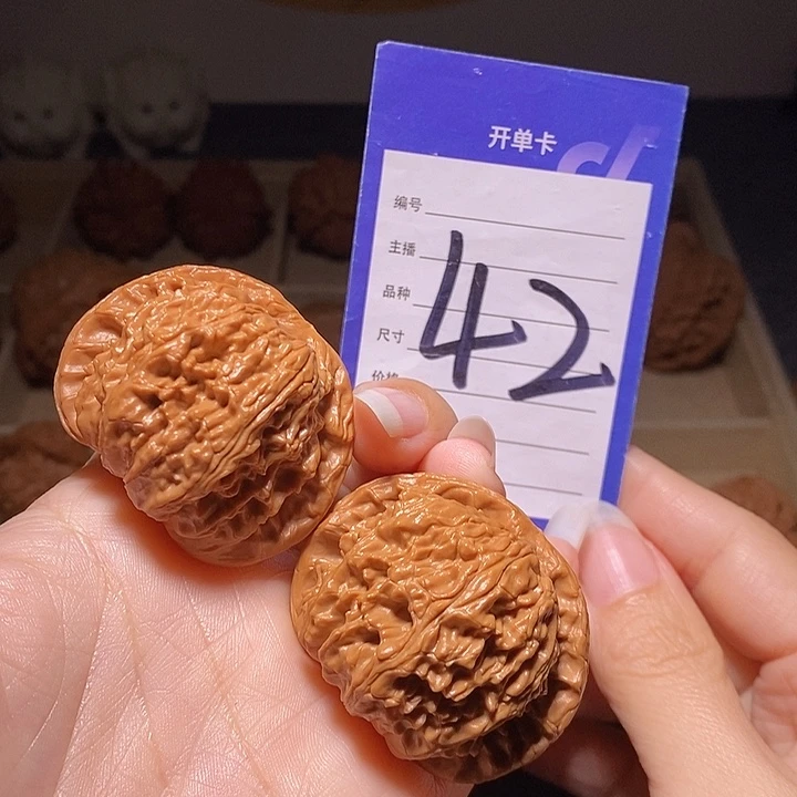 把件文玩核桃闷白44左右