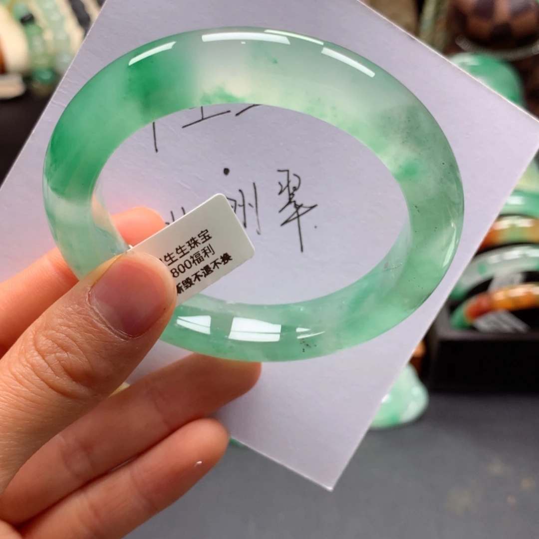 【闪购商品】未镶嵌手镯石英质玉