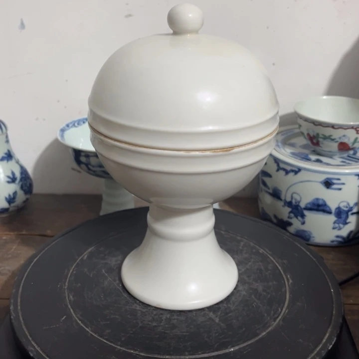 人***味甜白釉罐子一个全品