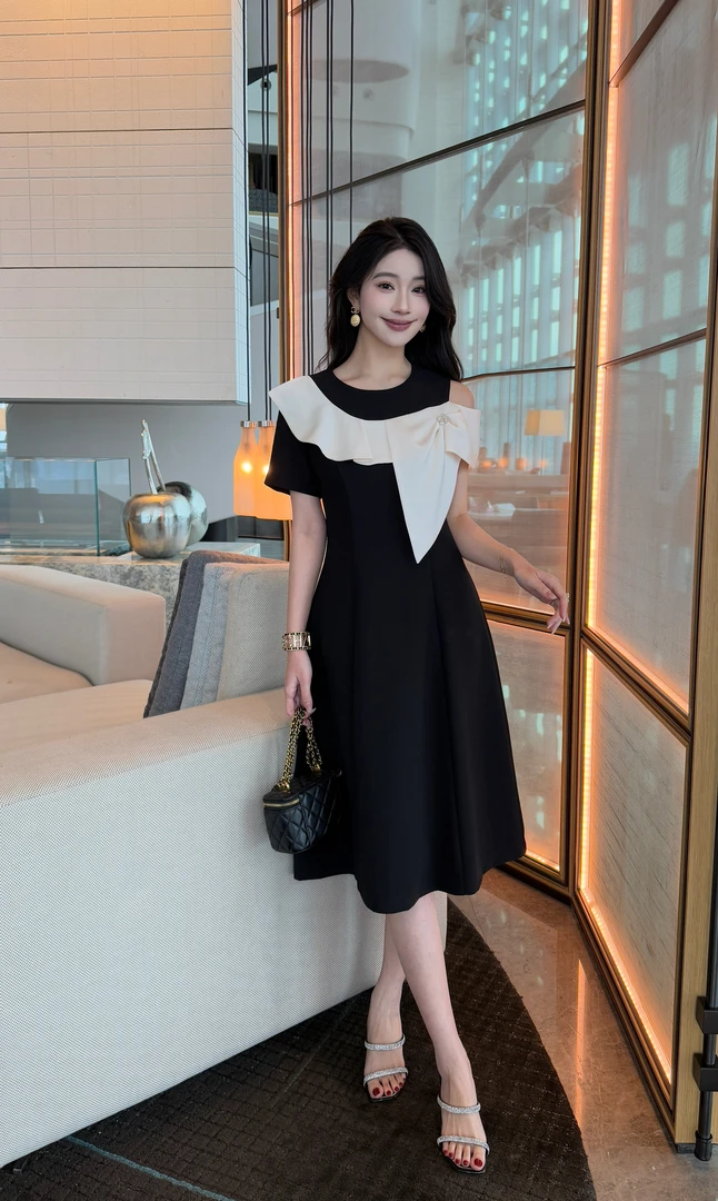 法式轻奢A字裙设计感显瘦连衣裙夏季中长款露肩拼色