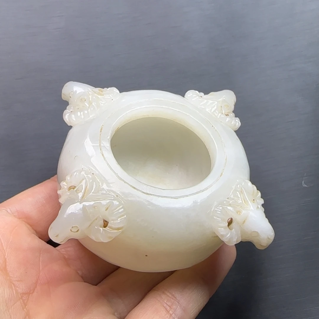 牧***垠和田玉未镶嵌把件