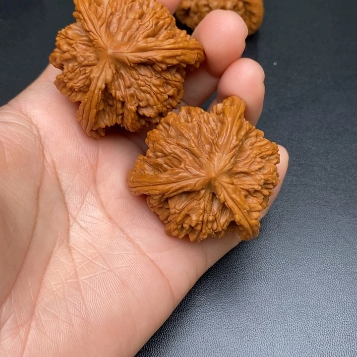 文玩核桃吊坠宁****）三棱
