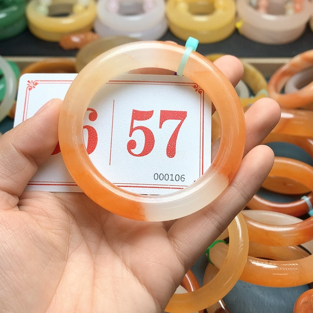 未镶嵌石英质玉（黄龙玉）手镯用****5