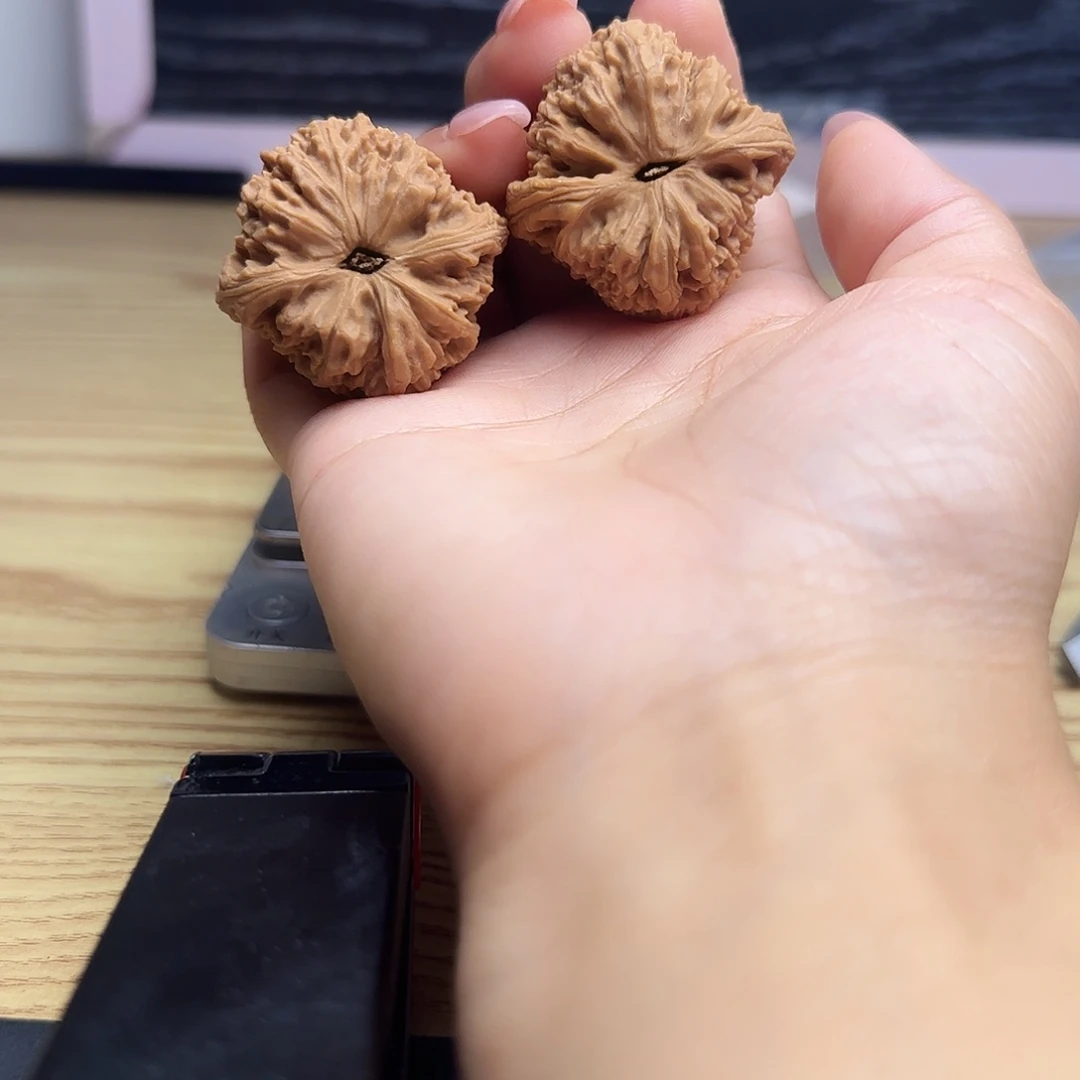 尘***世桃核吊坠核桃核桃
