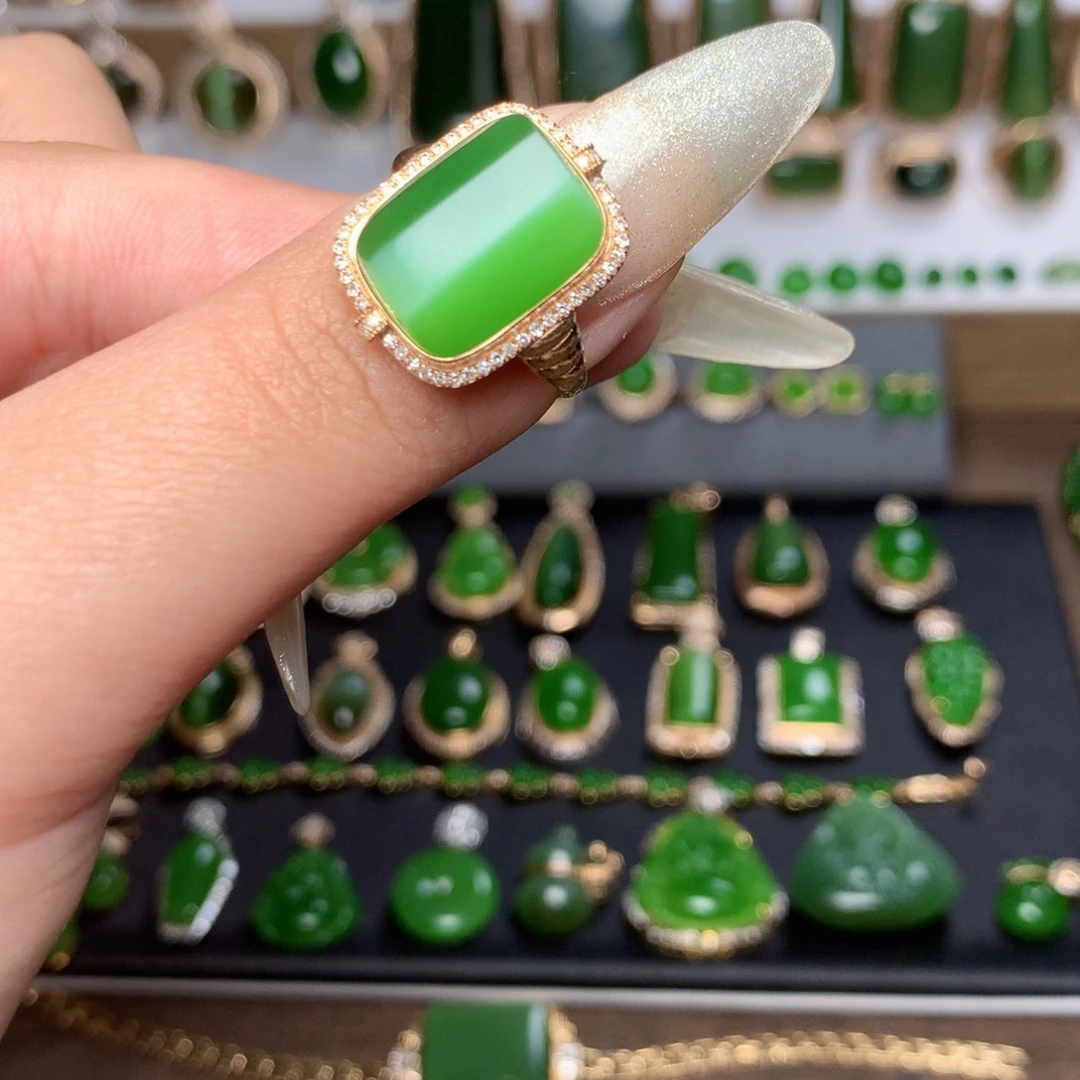 和田玉（碧玉）戒指18K金镶嵌