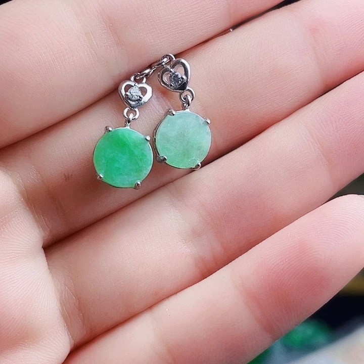 翡翠未镶嵌颈饰多样性