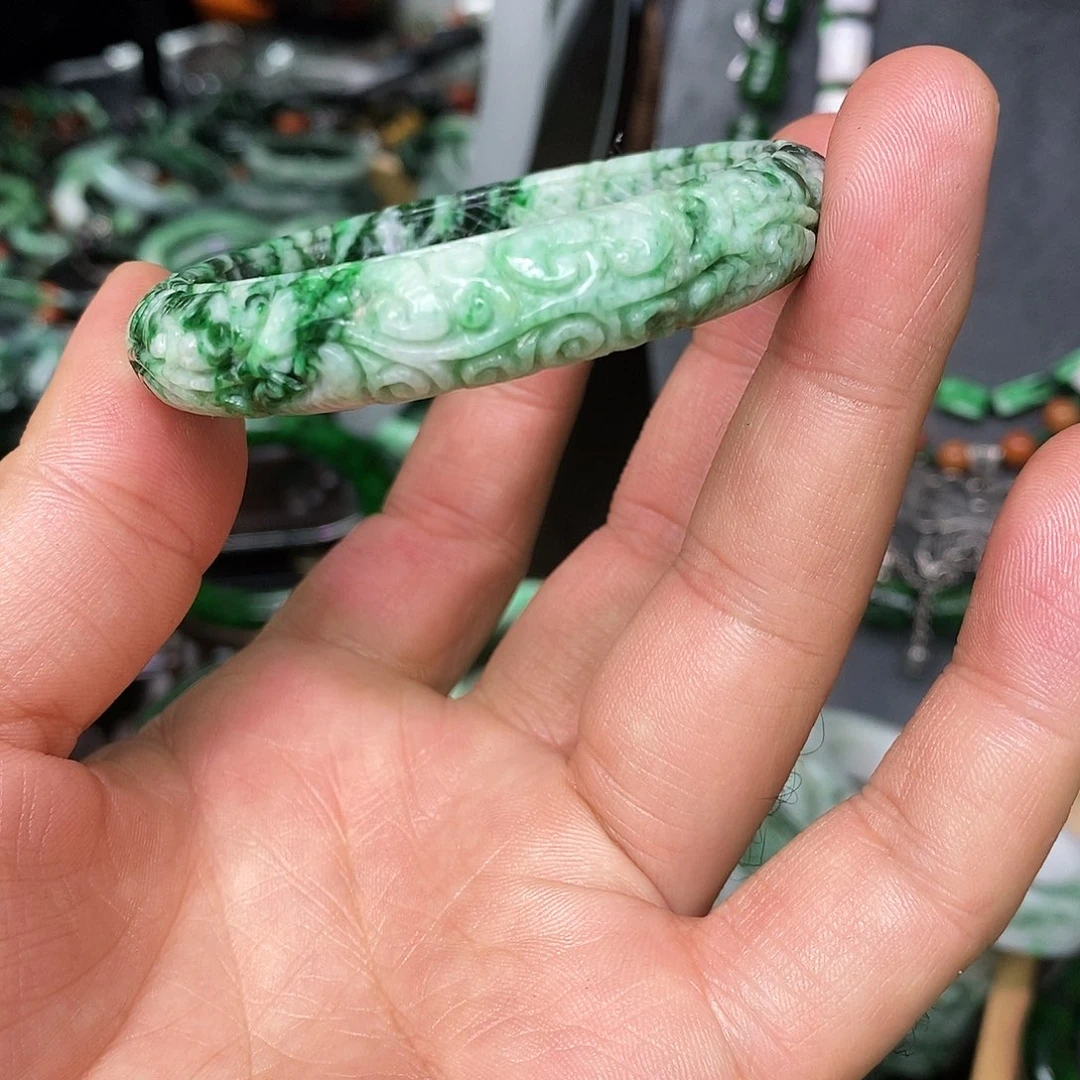 未镶嵌手镯翡翠静***室漂亮美眉