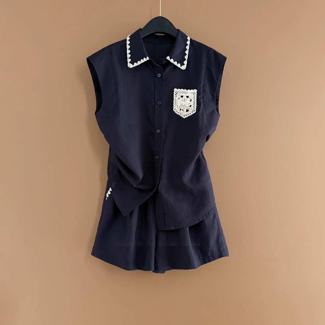 欧货时尚气质减龄套装女夏款遮肉显瘦刺绣无袖衬衫阔腿短裤两件套