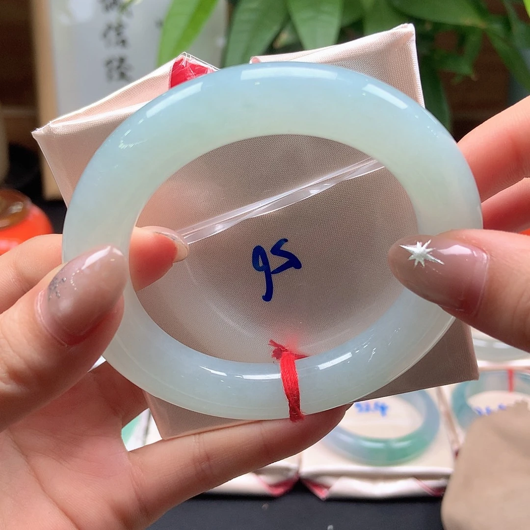 翡翠未镶嵌手镯葡萄肉胖圆83号