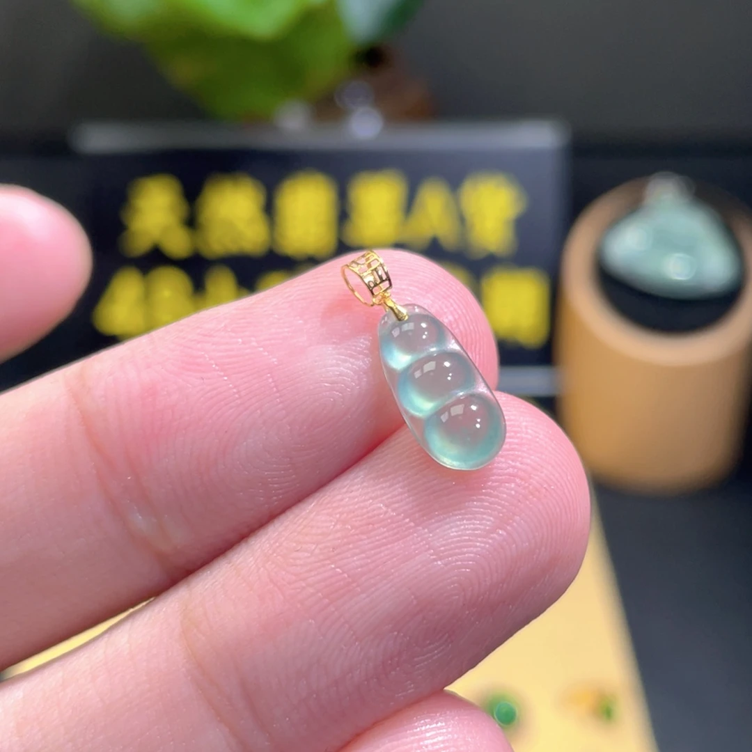 颈饰18K金镶嵌翡翠