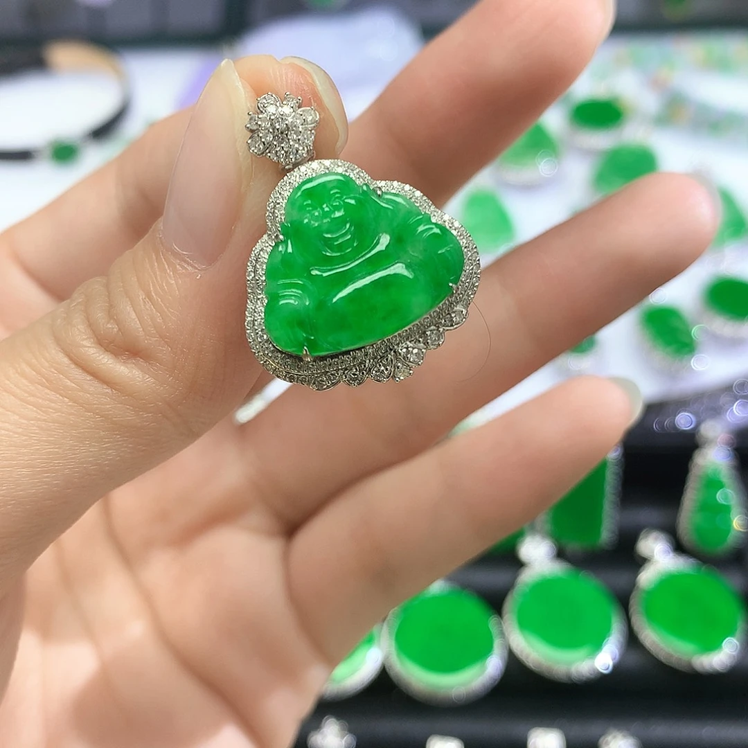 颈饰18K金镶嵌翡翠