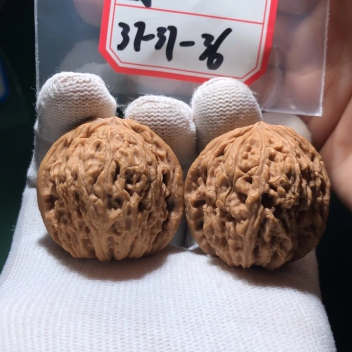 文玩核桃吊坠南疆球80