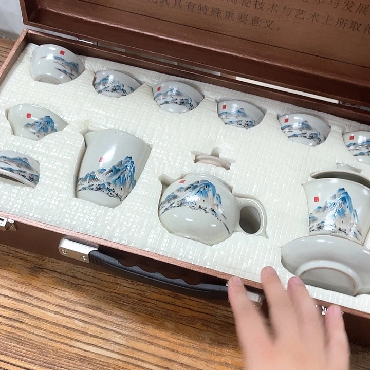 孤品茶具套装等。