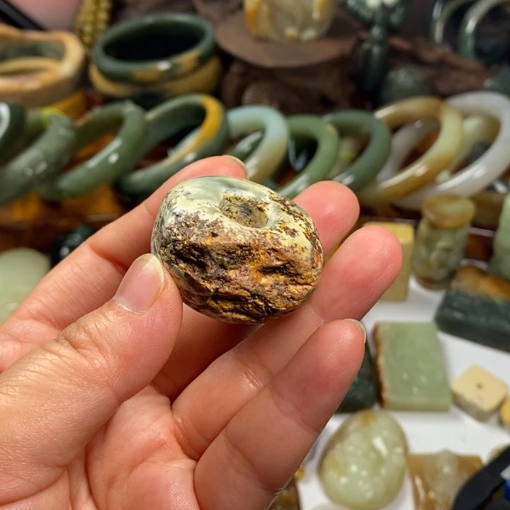 岫岩河磨玉（透闪石质玉）未镶嵌颈饰