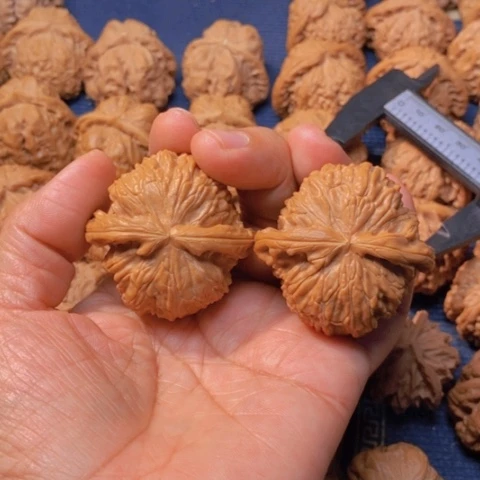 【闪购商品】吊坠文玩核桃烟*白狮子46