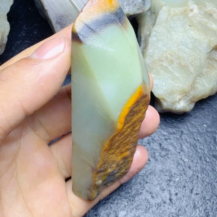 于***宏和田玉（糖玉）未镶嵌珠宝奇石
