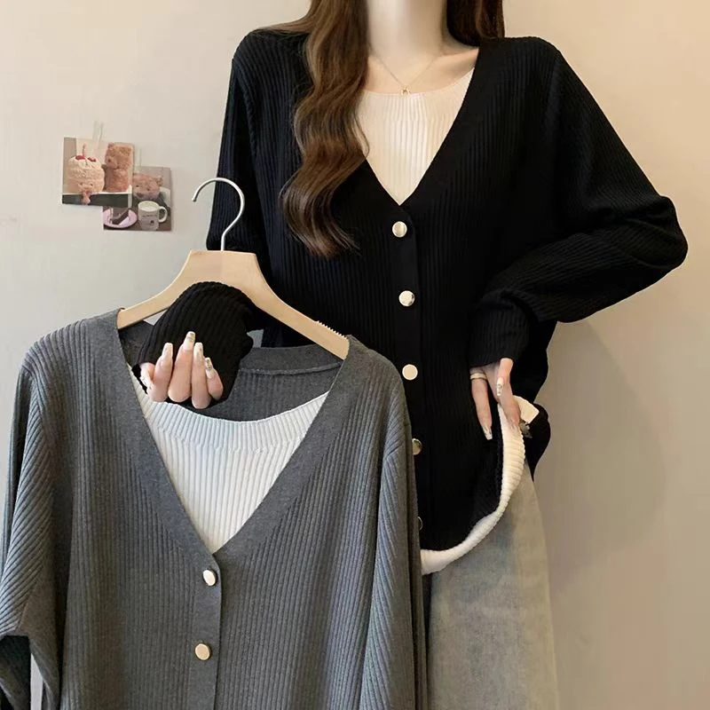 1322#大码胖秋冬季新款假两件V领针织衫内搭打底毛衣女士长袖上衣