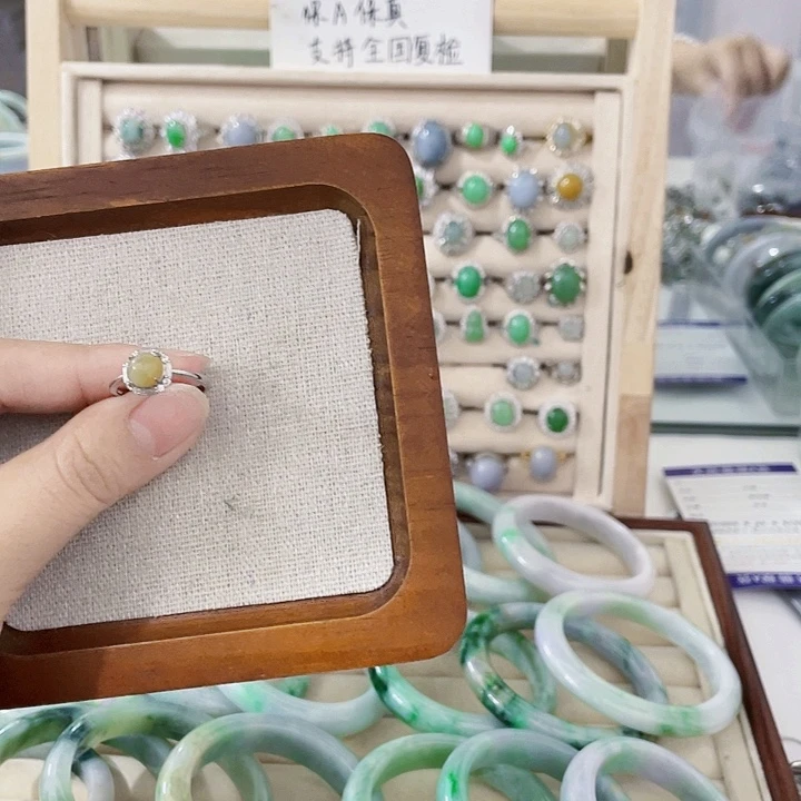 翡翠未镶嵌颈饰天然翡翠Ａ货