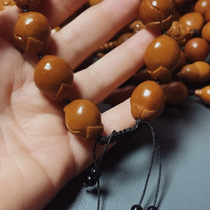 寿桃，橄榄核雕工艺